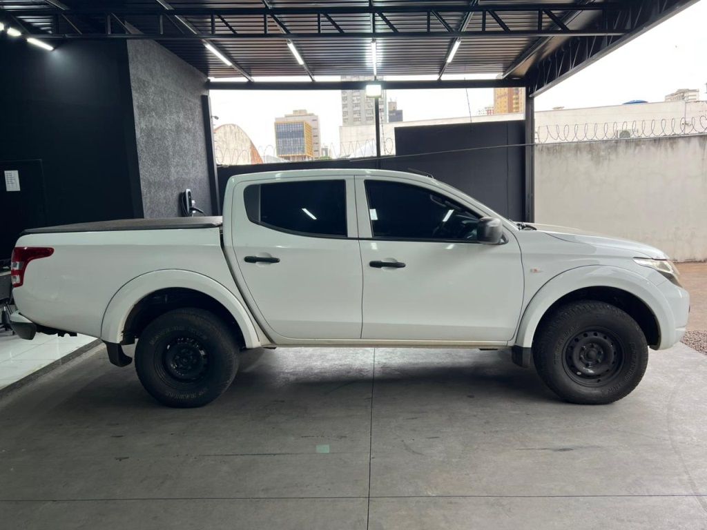 MITSUBISHI L200 Triton GL 2.4TDi 16v 4X4 C.D. 2024 - miniatura 7
