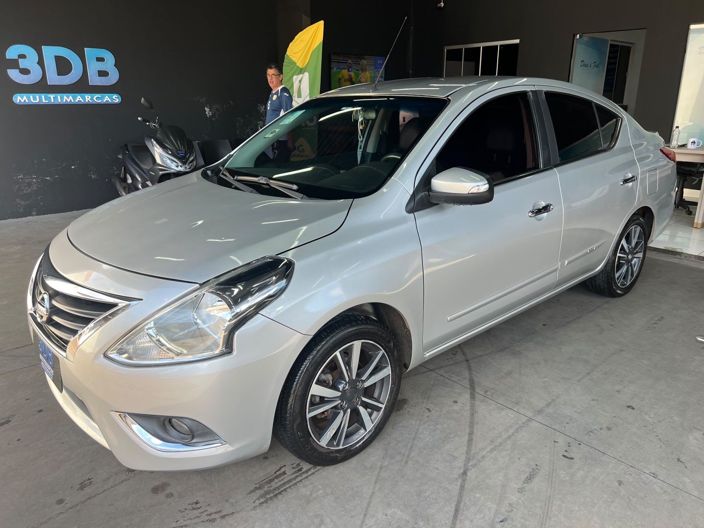 NISSAN Versa Unique 1.6 16v 2018