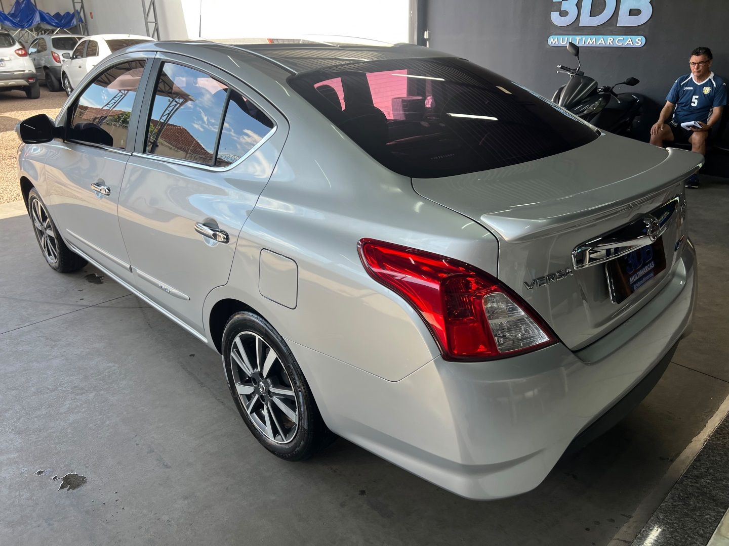 NISSAN Versa Unique 1.6 16v 2018 - miniatura 10