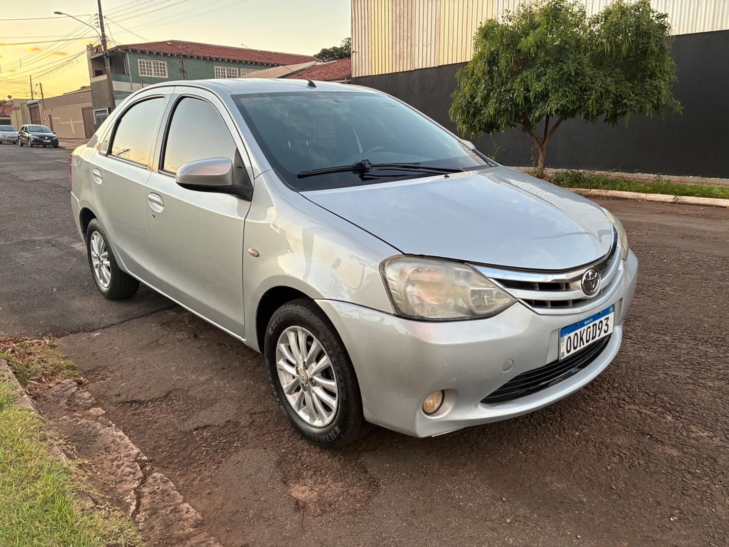 TOYOTA Etios Sedan XLS 1.5 16v 2014 - miniatura 2