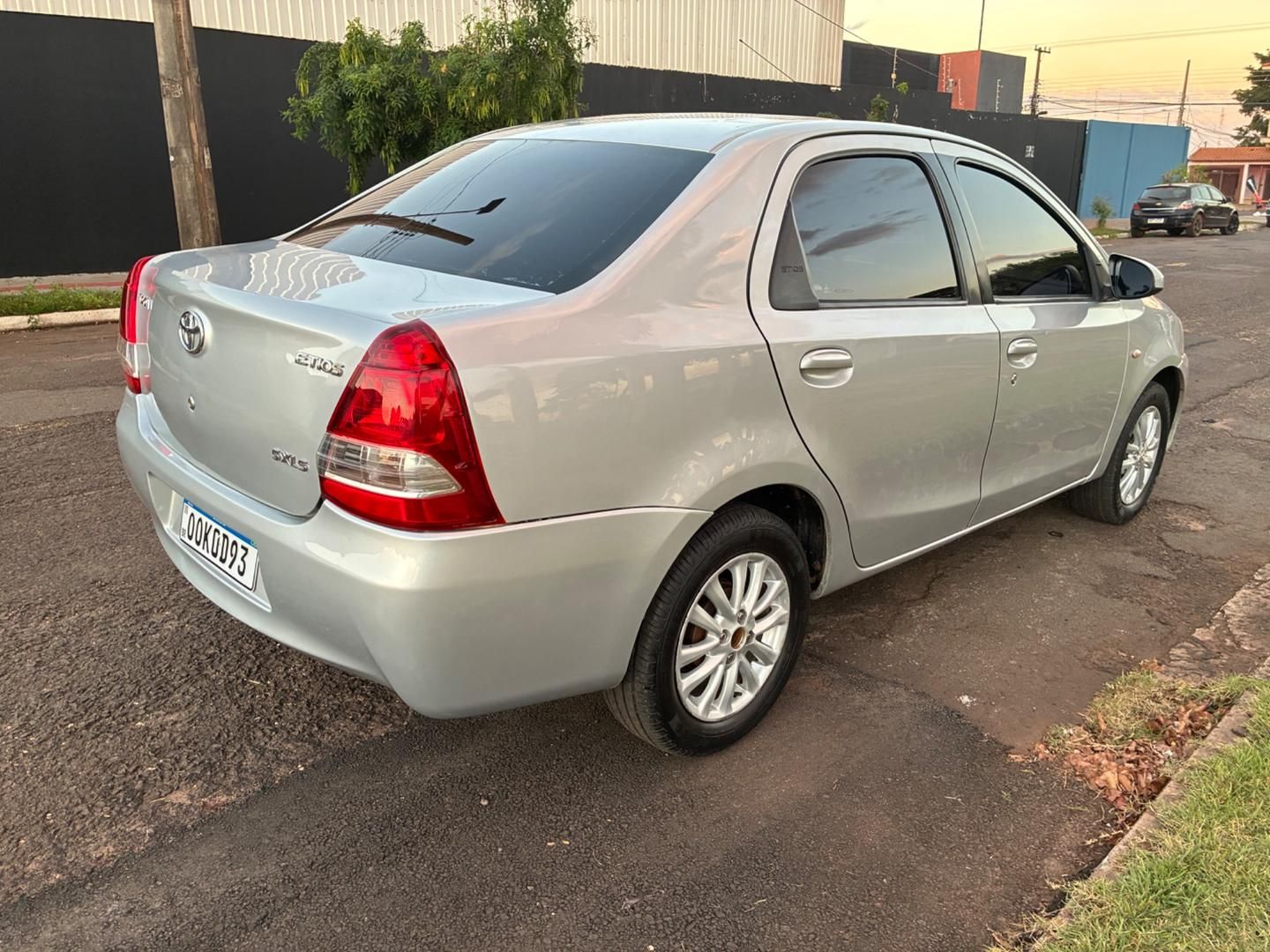 TOYOTA Etios Sedan XLS 1.5 16v 2014 - miniatura 3