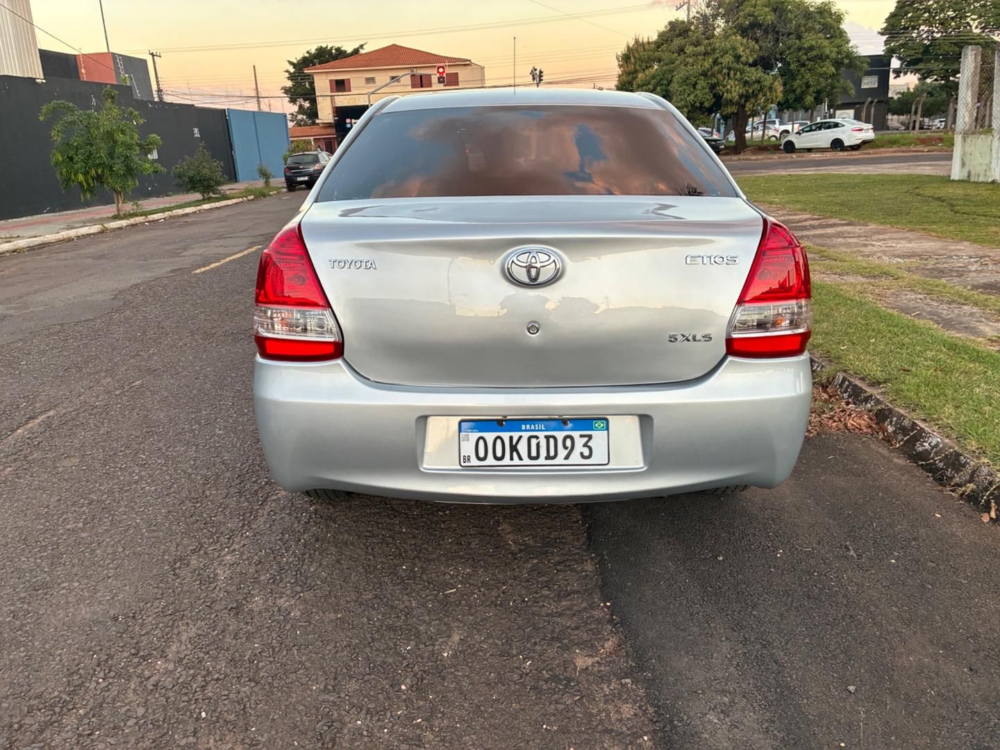 TOYOTA Etios Sedan XLS 1.5 16v 2014 - miniatura 4