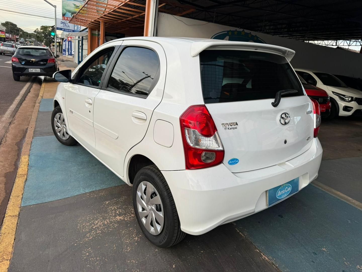 TOYOTA Etios X 1.3 16v 2018 - miniatura 3