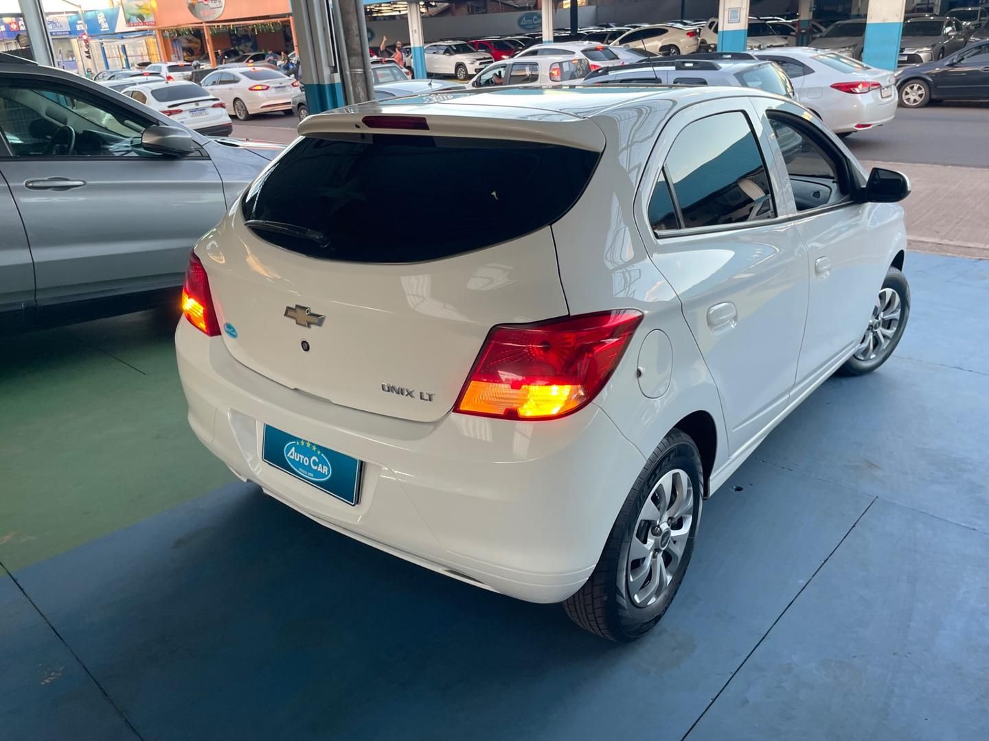CHEVROLET Onix LT 1.0 2016 - miniatura 3