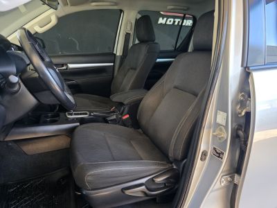 TOYOTA Hilux SR D4-D 2.8TDi 16v 4X4 C.D. 2024 - miniatura 8