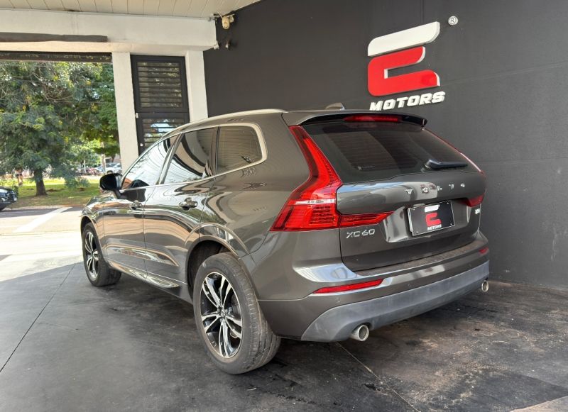 VOLVO XC60 T-5 Momentum 2.0T 16v 2021 - miniatura 4