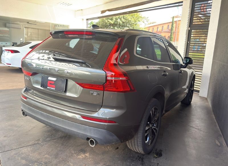VOLVO XC60 T-5 Momentum 2.0T 16v 2021 - miniatura 5