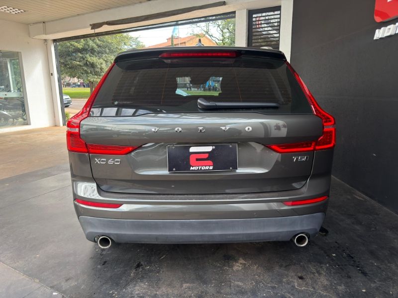 VOLVO XC60 T-5 Momentum 2.0T 16v 2021 - miniatura 6