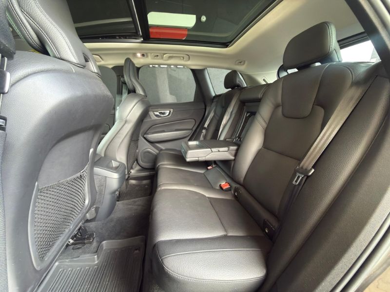 VOLVO XC60 T-5 Momentum 2.0T 16v 2021 - miniatura 8