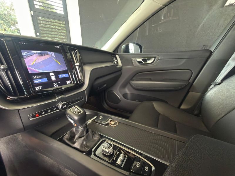 VOLVO XC60 T-5 Momentum 2.0T 16v 2021 - miniatura 11
