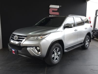 TOYOTA Hilux SW4 SR 2.7 16v 2017