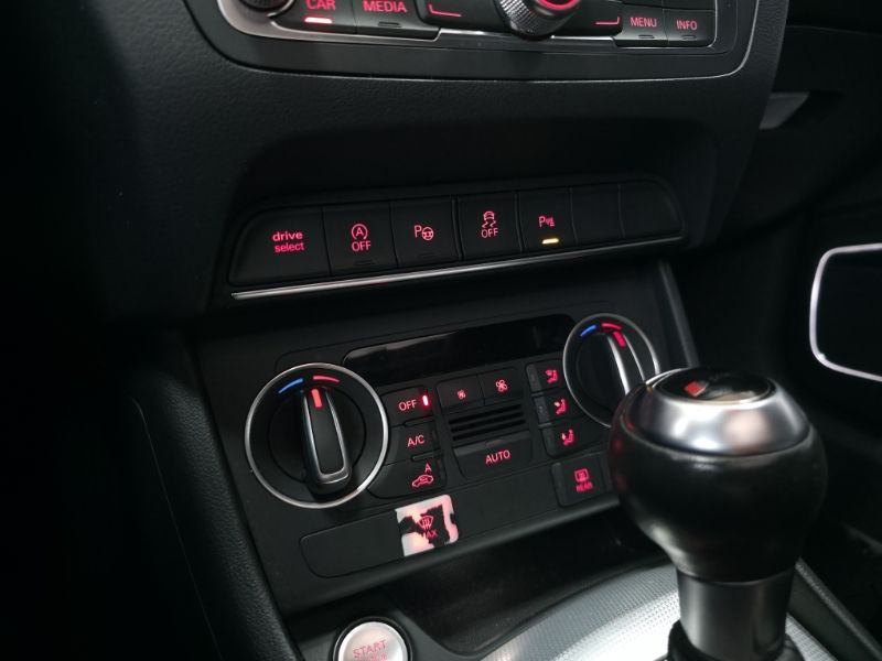 AUDI Q3 Black Edition 1.4 TFSi 16v 2018 - miniatura 18