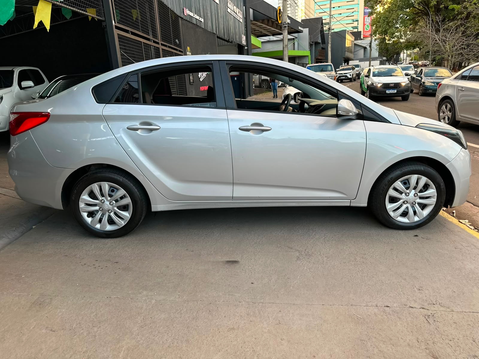 HYUNDAI HB20S Comfort Plus 1.0 12v 2016 - miniatura 8
