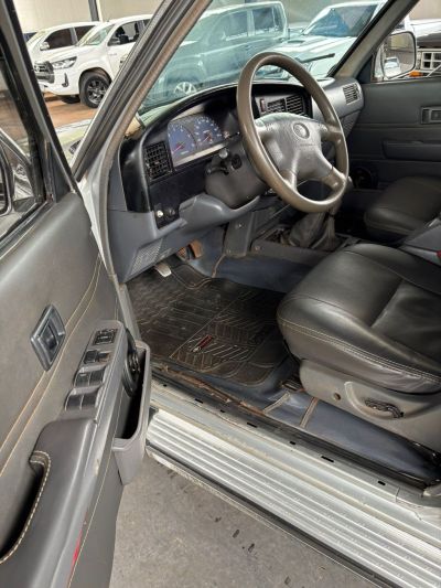 TOYOTA Hilux SRV 3.0TD 4X4 C.D. 2004 - miniatura 8