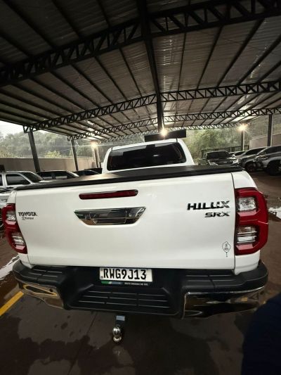 TOYOTA Hilux SRX D4-D 2.8TDi 16v 4X4 C.D. 2023 - miniatura 3