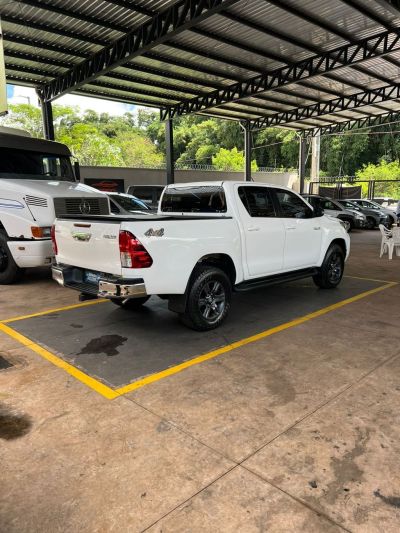 TOYOTA Hilux SR D4-D 2.8TDi 16v 4X4 C.D. 2023 - miniatura 2