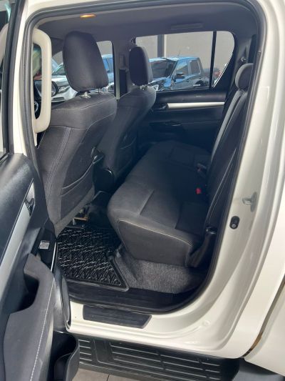 TOYOTA Hilux SR D4-D 2.8TDi 16v 4X4 C.D. 2023 - miniatura 5