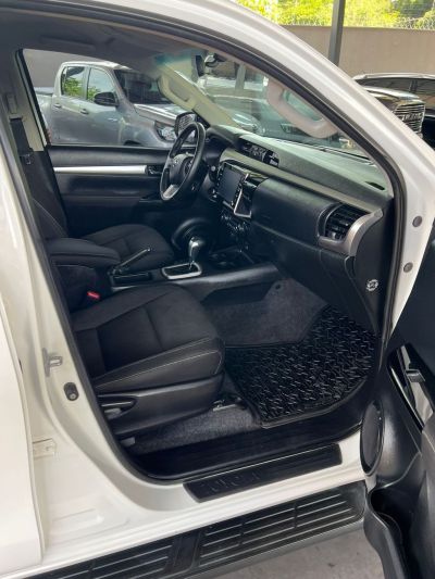 TOYOTA Hilux SR D4-D 2.8TDi 16v 4X4 C.D. 2023 - miniatura 10