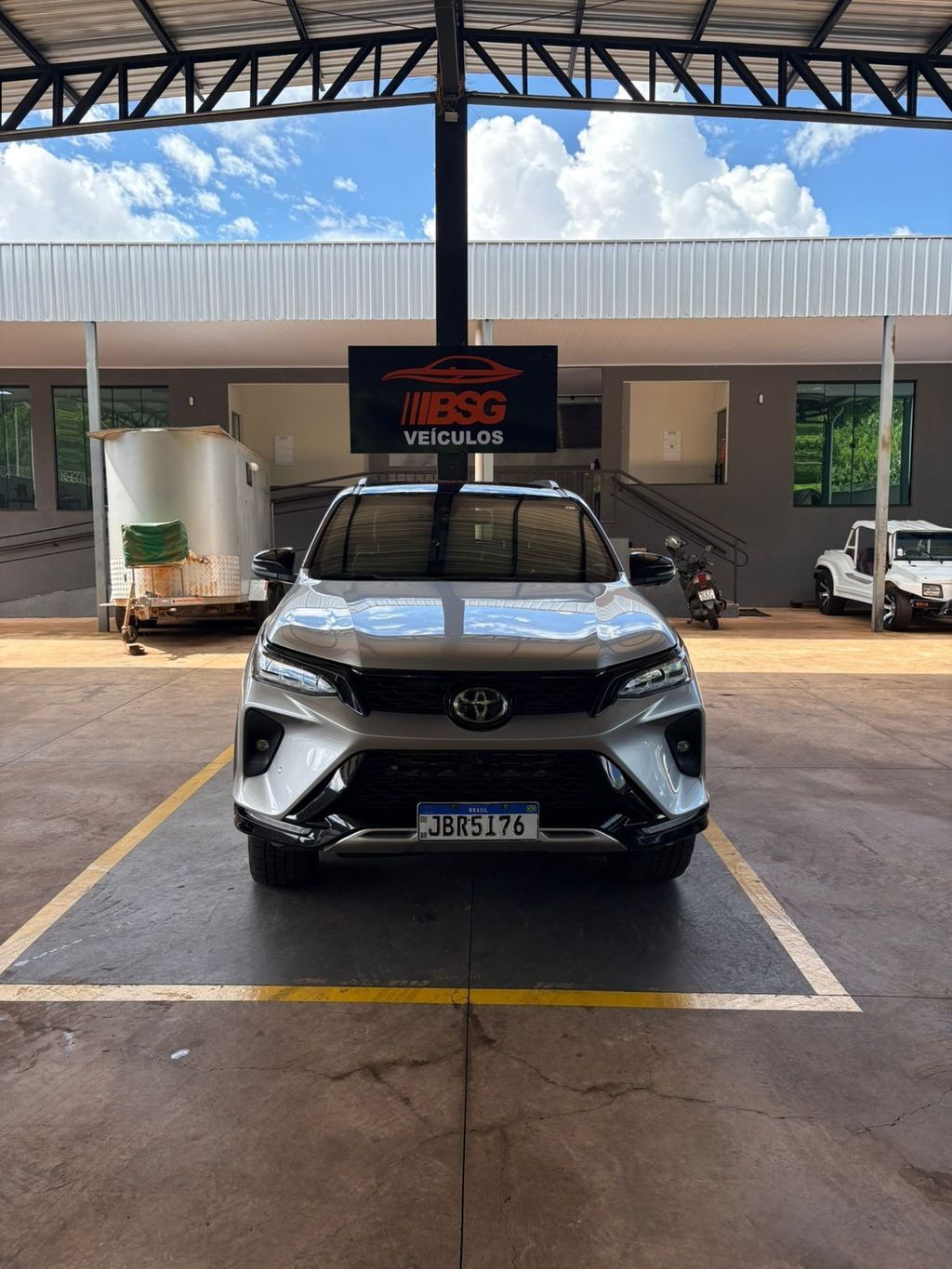 TOYOTA Hilux SW4 Diamond D4-D 2.8TDi 16v 4x4 2023 - miniatura 2
