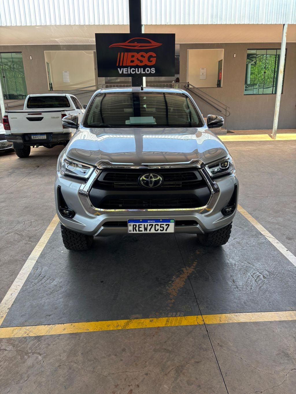 TOYOTA Hilux SRX D4-D 2.8TDi 16v 4X4 C.D. 2021 - miniatura 2