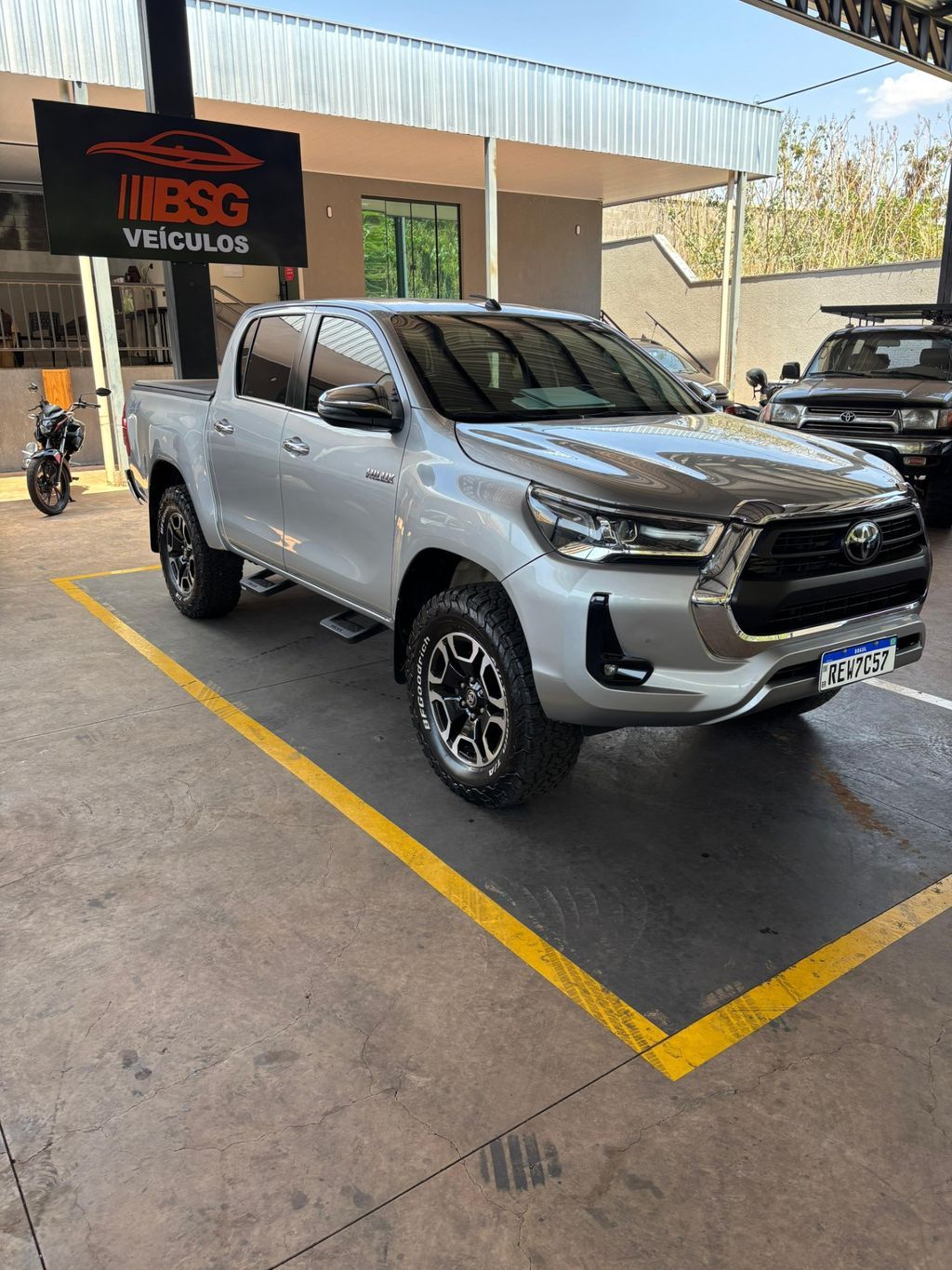 TOYOTA Hilux SRX D4-D 2.8TDi 16v 4X4 C.D. 2021 - miniatura 4