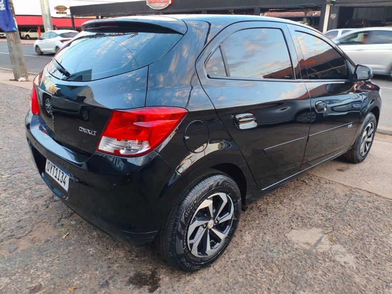 CHEVROLET Onix LT 1.0 2014 - miniatura 5