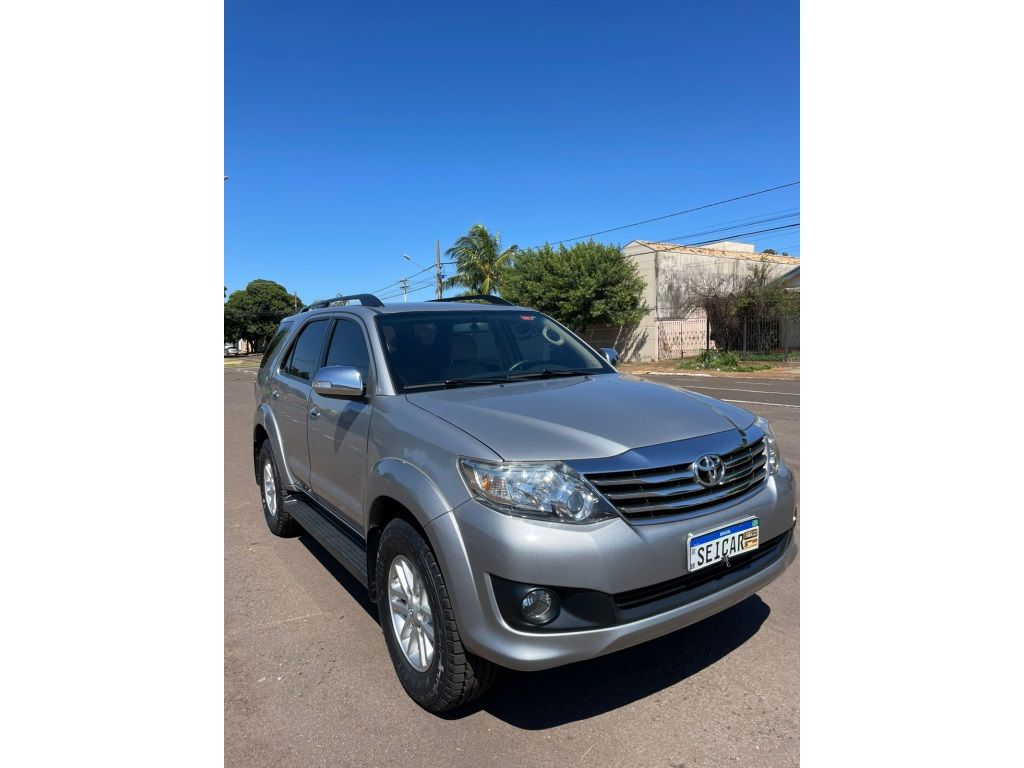 TOYOTA Hilux SW4 SR 2.7 16v 2015