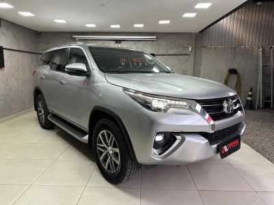 TOYOTA Hilux SRX D4-D 2.8TDi 16v 4X4 C.D. 2019 - miniatura 3