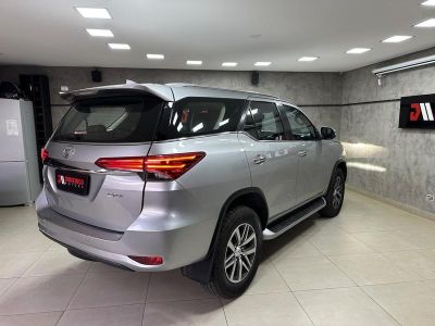 TOYOTA Hilux SRX D4-D 2.8TDi 16v 4X4 C.D. 2019 - miniatura 4