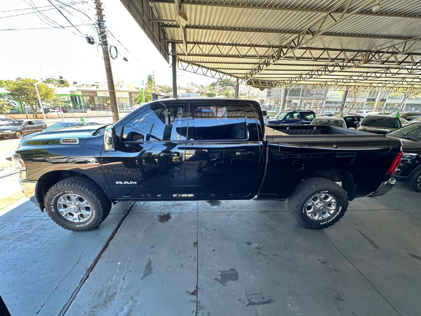 RAM 2500 Laramie 6.7TDi 24v 4X4 C.D. 2023 - miniatura 3