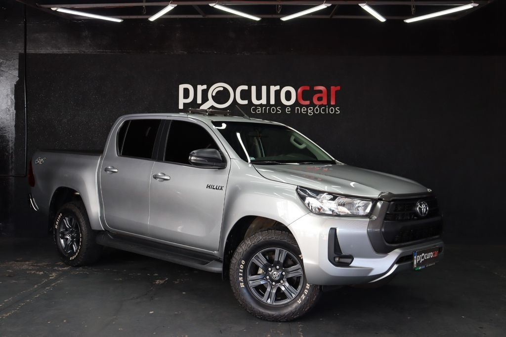 Vista principal de TOYOTA Hilux SR D4-D 2.8TDi 16v 4X4 C.D. 2023