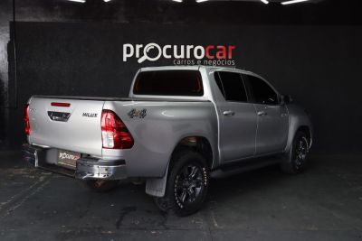TOYOTA Hilux SR D4-D 2.8TDi 16v 4X4 C.D. 2023 - miniatura 2