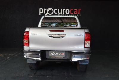 TOYOTA Hilux SR D4-D 2.8TDi 16v 4X4 C.D. 2023 - miniatura 8