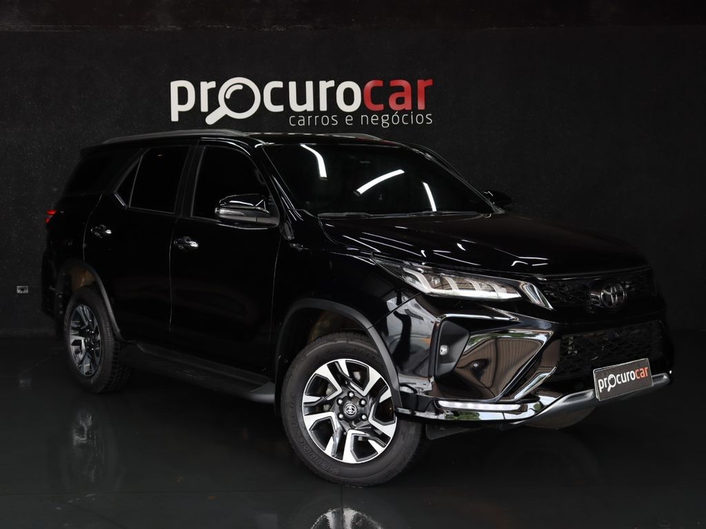 Vista principal de TOYOTA Hilux SW4 Diamond D4-D 2.8TDi 16v 4x4 2024