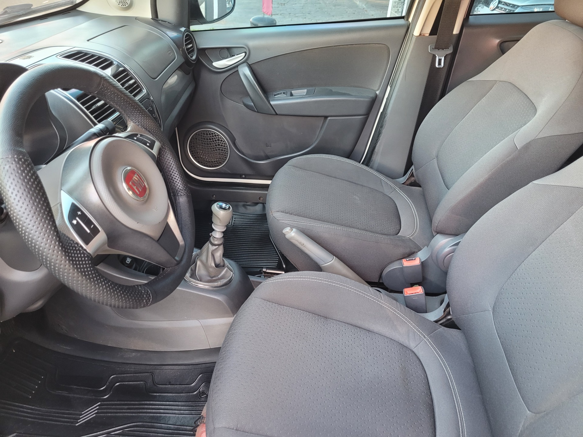 FIAT Grand Siena Attractive 1.4 2016 - miniatura 3