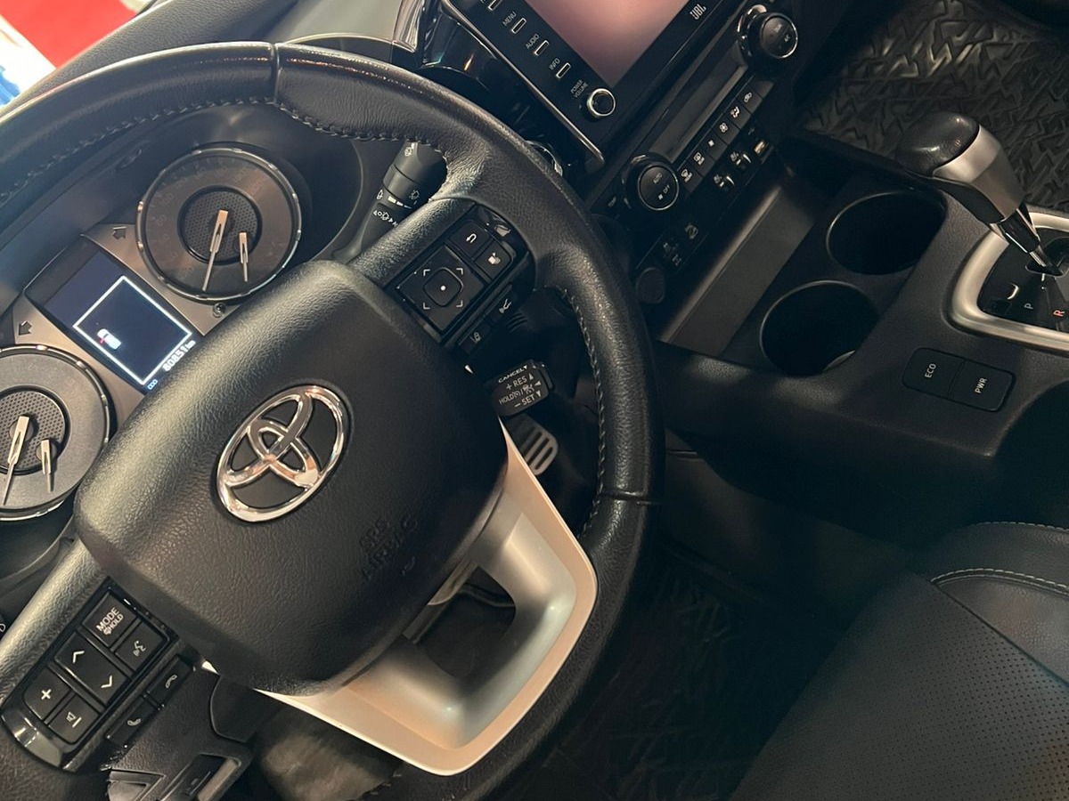 TOYOTA Hilux SRX D4-D 2.8TDi 16v 4X4 C.D. 2023 - miniatura 4
