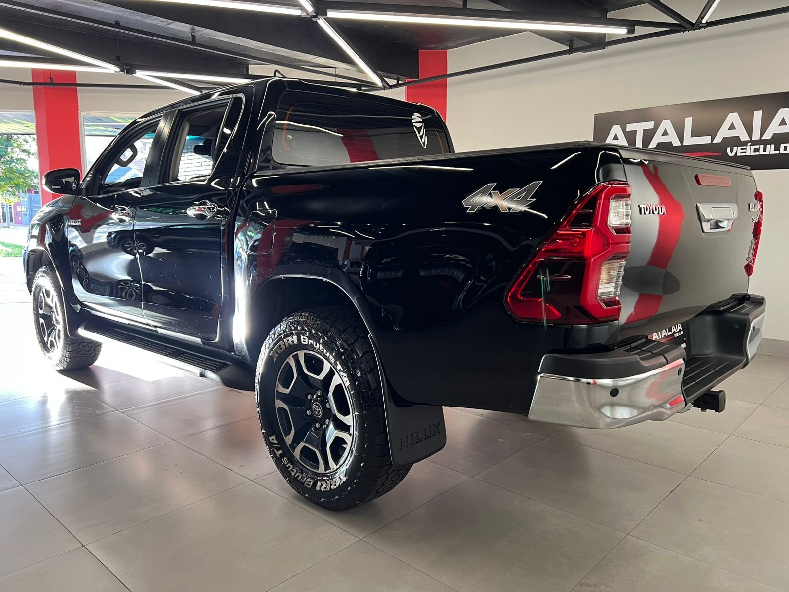 TOYOTA Hilux SRX D4-D 2.8TDi 16v 4X4 C.D. 2023 - miniatura 5