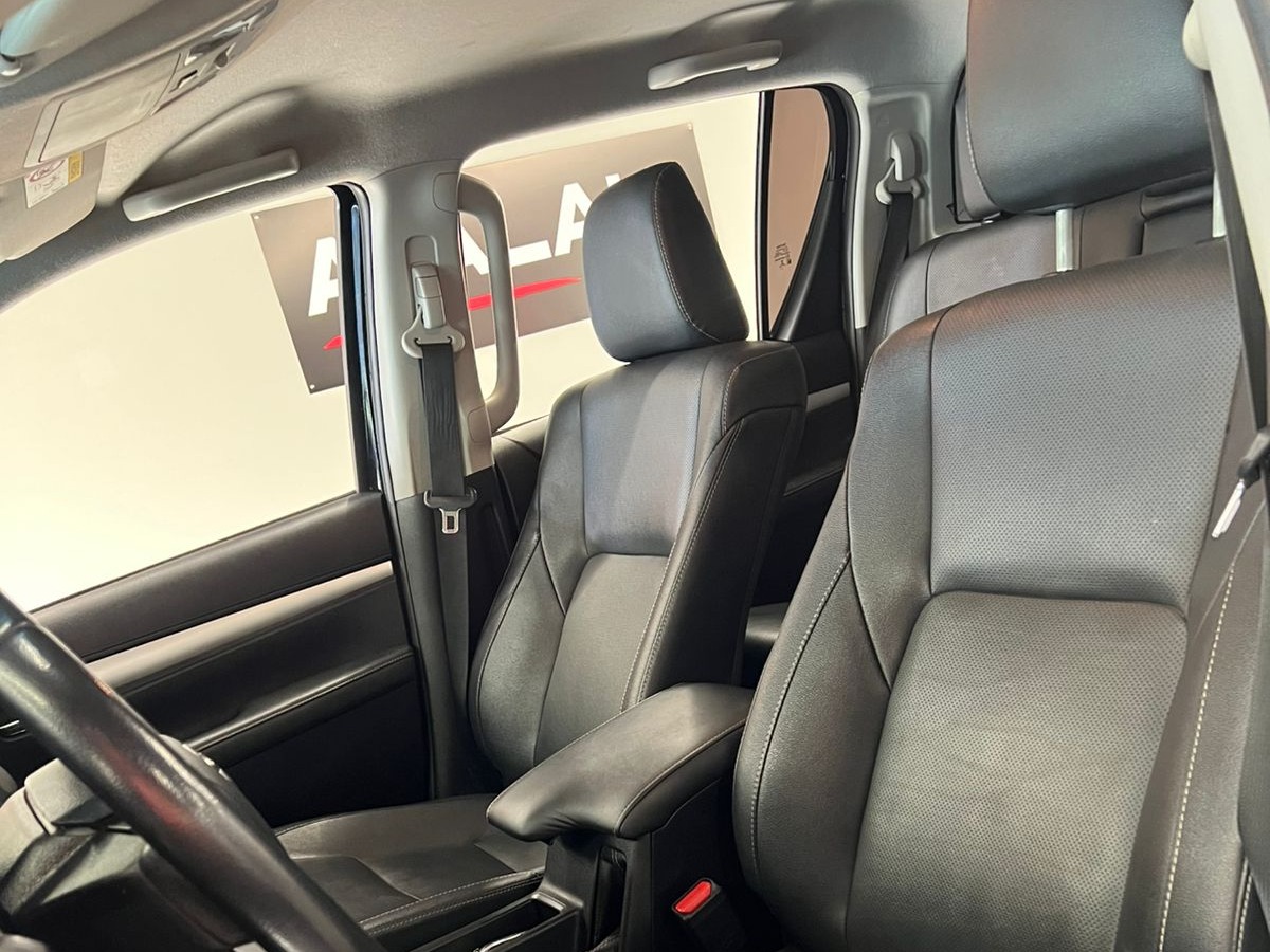 TOYOTA Hilux SRX D4-D 2.8TDi 16v 4X4 C.D. 2023 - miniatura 10
