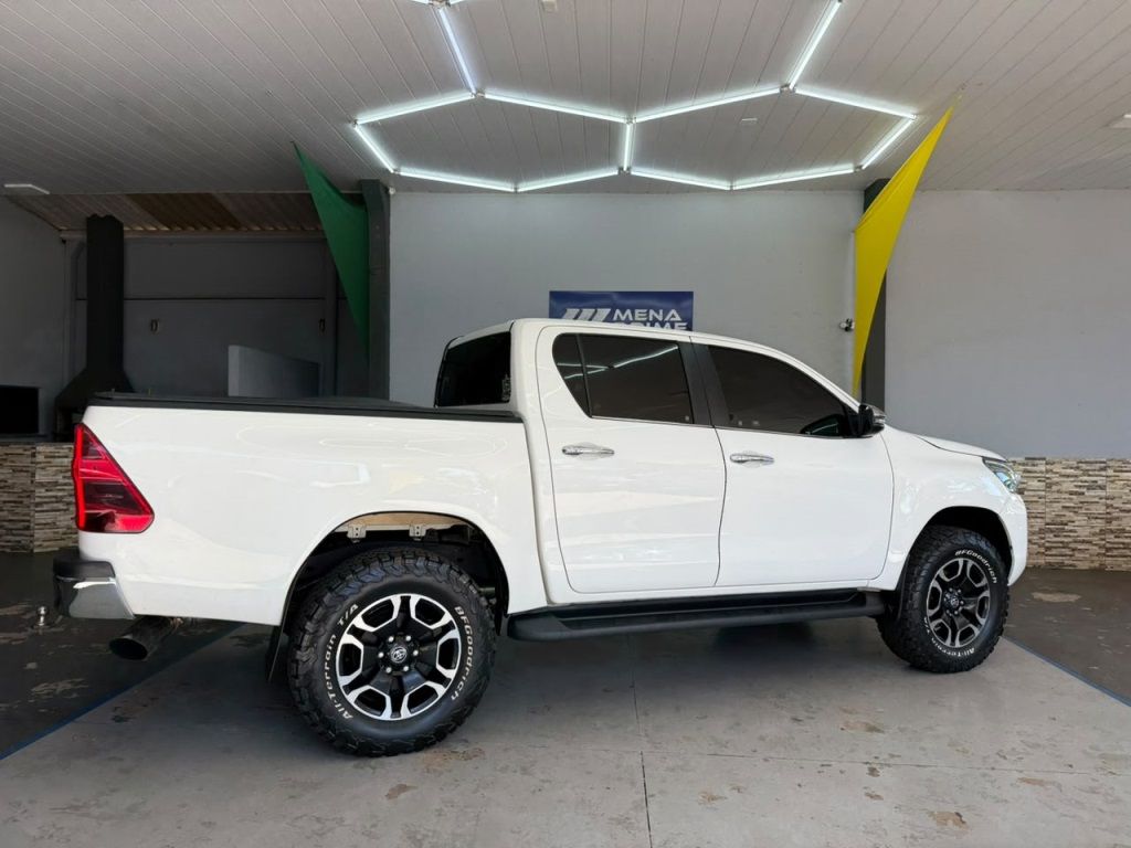 TOYOTA Hilux SRX D4-D 2.8TDi 16v 4X4 C.D. 2021 - miniatura 4