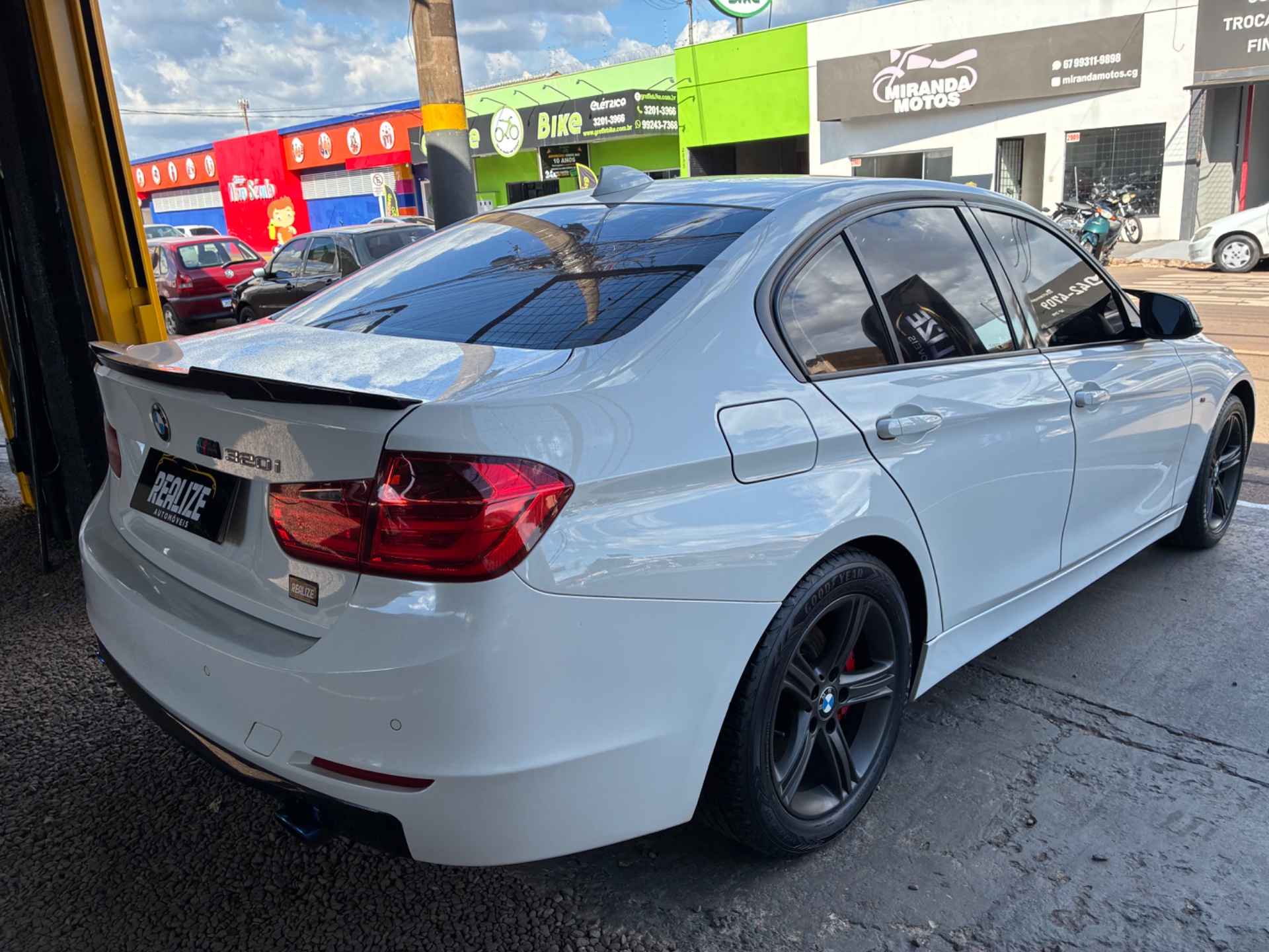 BMW 320i 2.0T 16v 2014 - miniatura 4