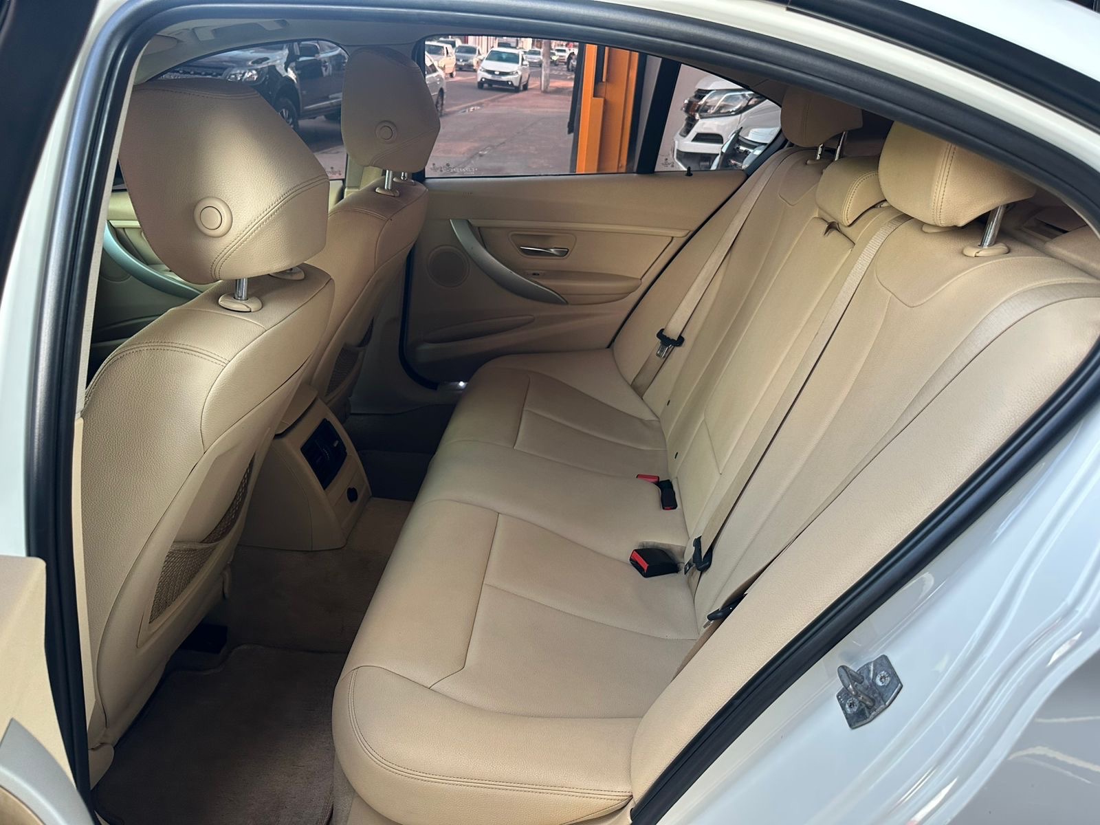 BMW 320i 2.0T 16v 2014 - miniatura 9