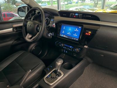 TOYOTA Hilux SR D4-D 2.8TDi 16v 4X4 C.D. 2025 - miniatura 12