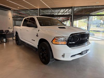 RAM 1500 Classic Laramie 5.7 V8 4X4 C.D. 2022 - miniatura 2