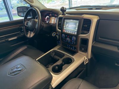 RAM 1500 Classic Laramie 5.7 V8 4X4 C.D. 2022 - miniatura 4