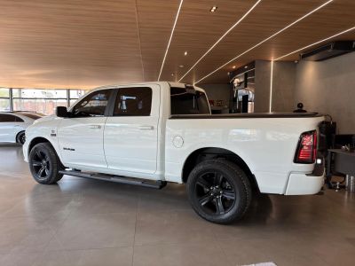 RAM 1500 Classic Laramie 5.7 V8 4X4 C.D. 2022 - miniatura 9