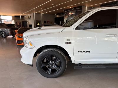 RAM 1500 Classic Laramie 5.7 V8 4X4 C.D. 2022 - miniatura 10
