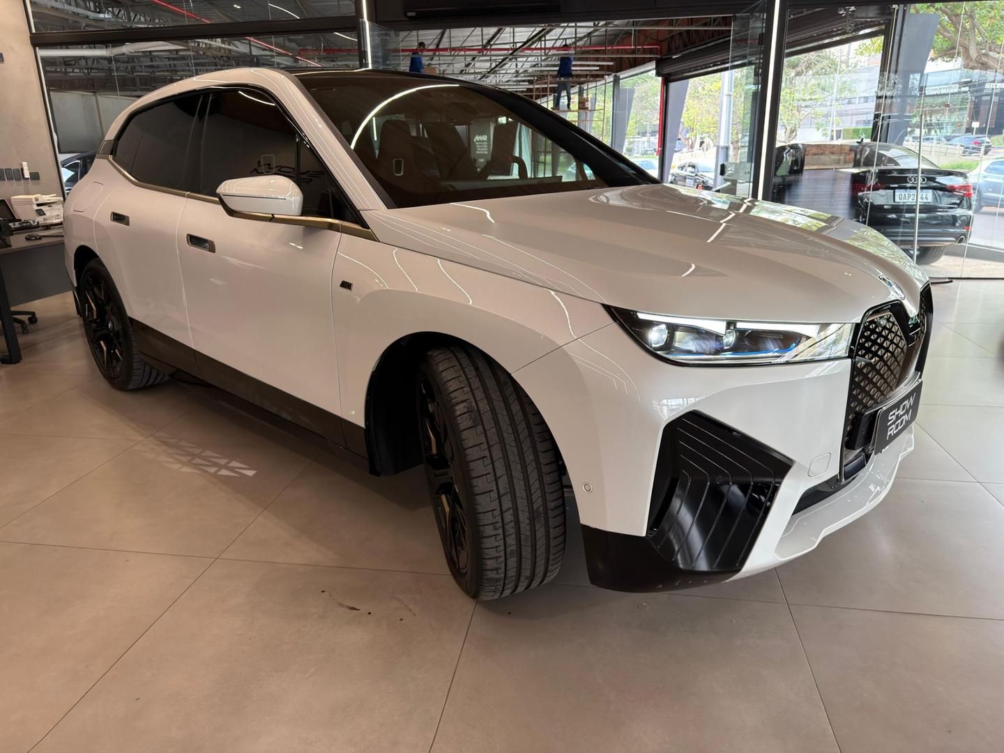 BMW ix M60 2024 - miniatura 3