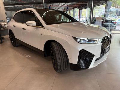 BMW ix M60 2024 - miniatura 3