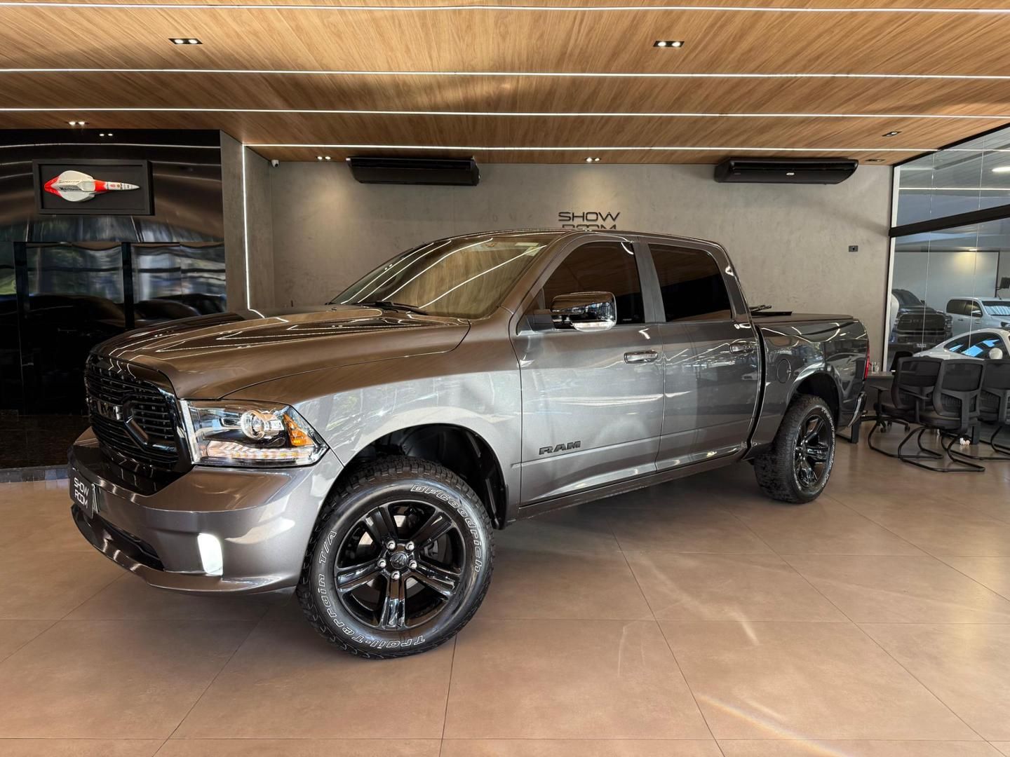 RAM 1500 Classic Laramie 5.7 V8 4X4 C.D. 2023