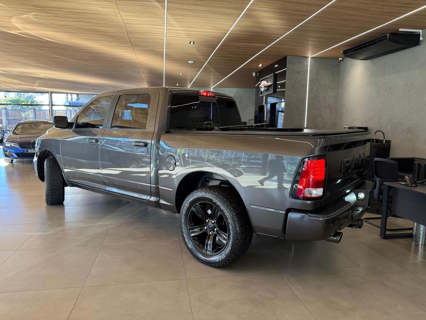 RAM 1500 Classic Laramie 5.7 V8 4X4 C.D. 2023 - miniatura 3